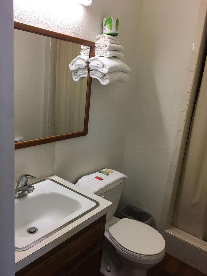 Skyliner Motel Stroud Zewnętrze zdjęcie